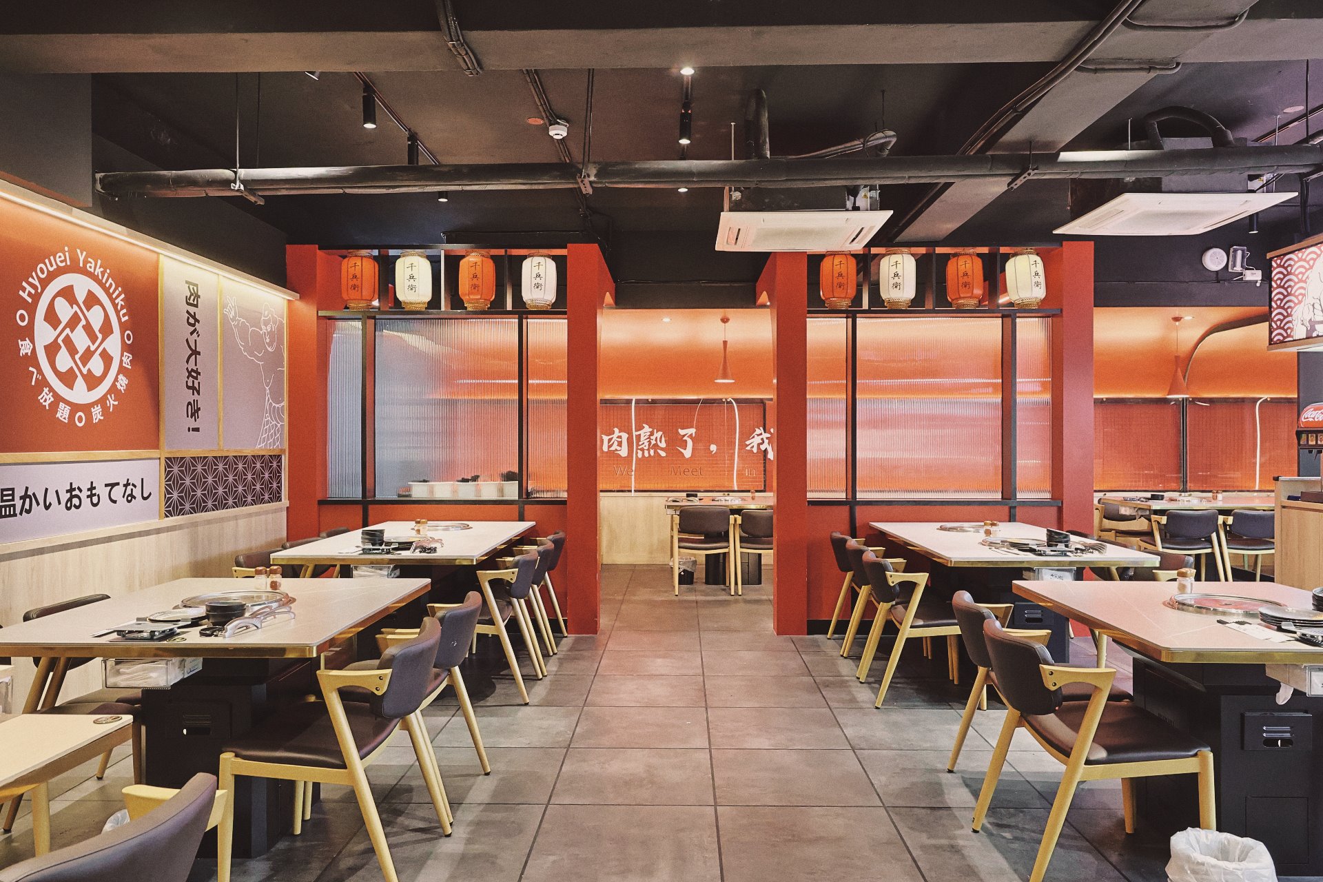 燒肉餐廳座位區與用餐空間