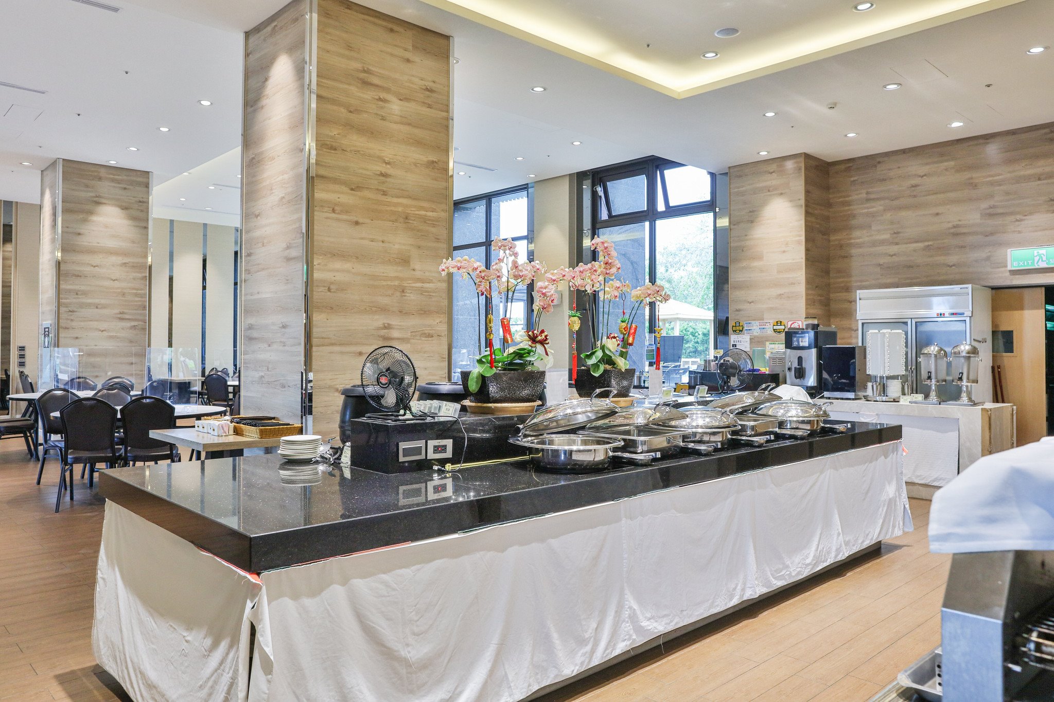 飯店 buffet 餐廳